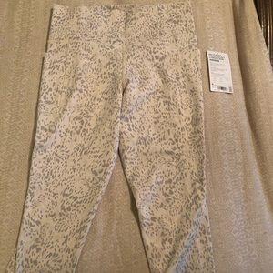 Athleta salutation capri - new with tags